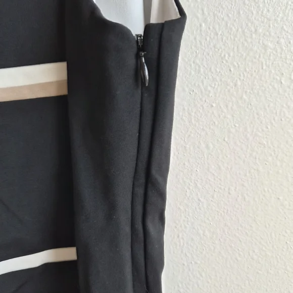 White House Black Market Fitted Black and White Sleeveless Top Size 6 - Picture 5 of 7